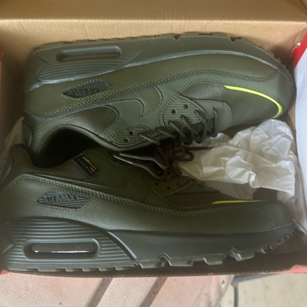 Nike men’s air max olive